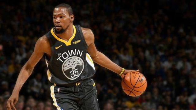 闻发布会上 闻发布会上